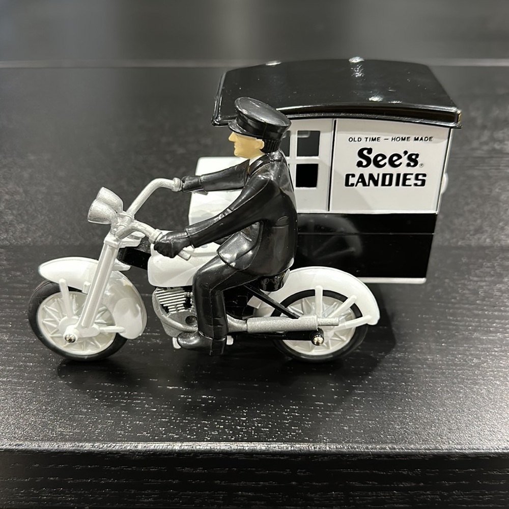 Sees Candies Metal Motorcycle with Side-Cart and Plastic Rider - Picture 3 of 11